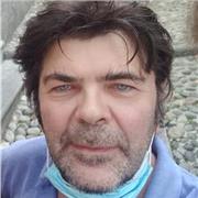 Laureato in Scienze Politiche (vecchio ordinamento)impartisce lezioni di Storia, Geografia , Letteratura , Grammatica italiana, Sociologia e Filosofia per bambini delle scuole Elementari , ragazzi delle Medie e Superiori . Con esperienza